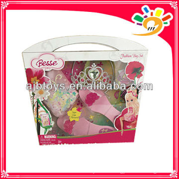 Las niñas bonitas princesa de plástico componen juguete juguete de zapatos de tacón alto, bolso, juguete de corona